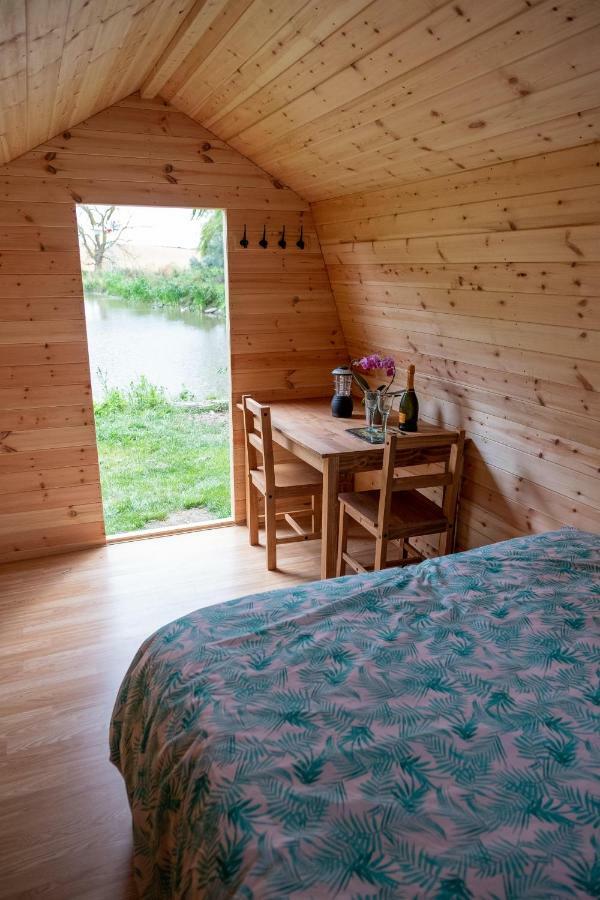 The Moat Lake Glamping Pod Clare Екстер'єр фото